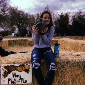 Meet your Posher, Taya